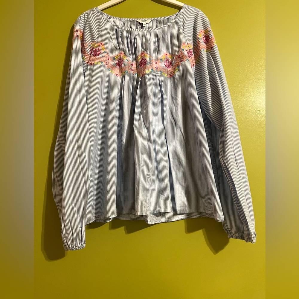 Crown and Ivy XL Long Sleeve seersucker blouse